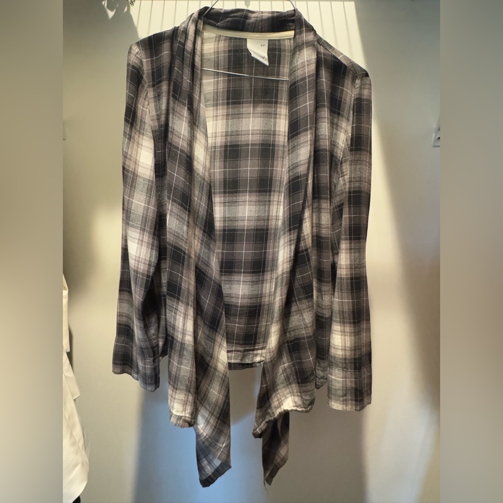 Black and white plaid lightweight cardigan 
Size small